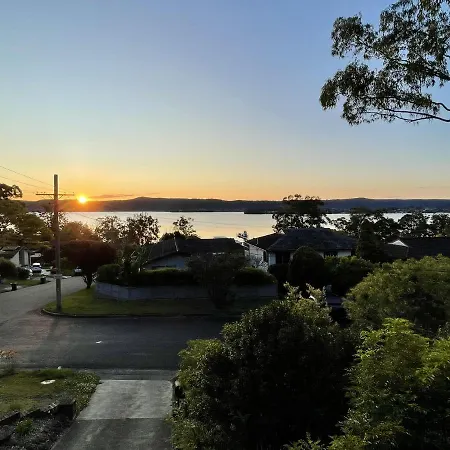 Spacious 4Br Getaway With Panoramic Water & Mountain View Green Point Exterior photo