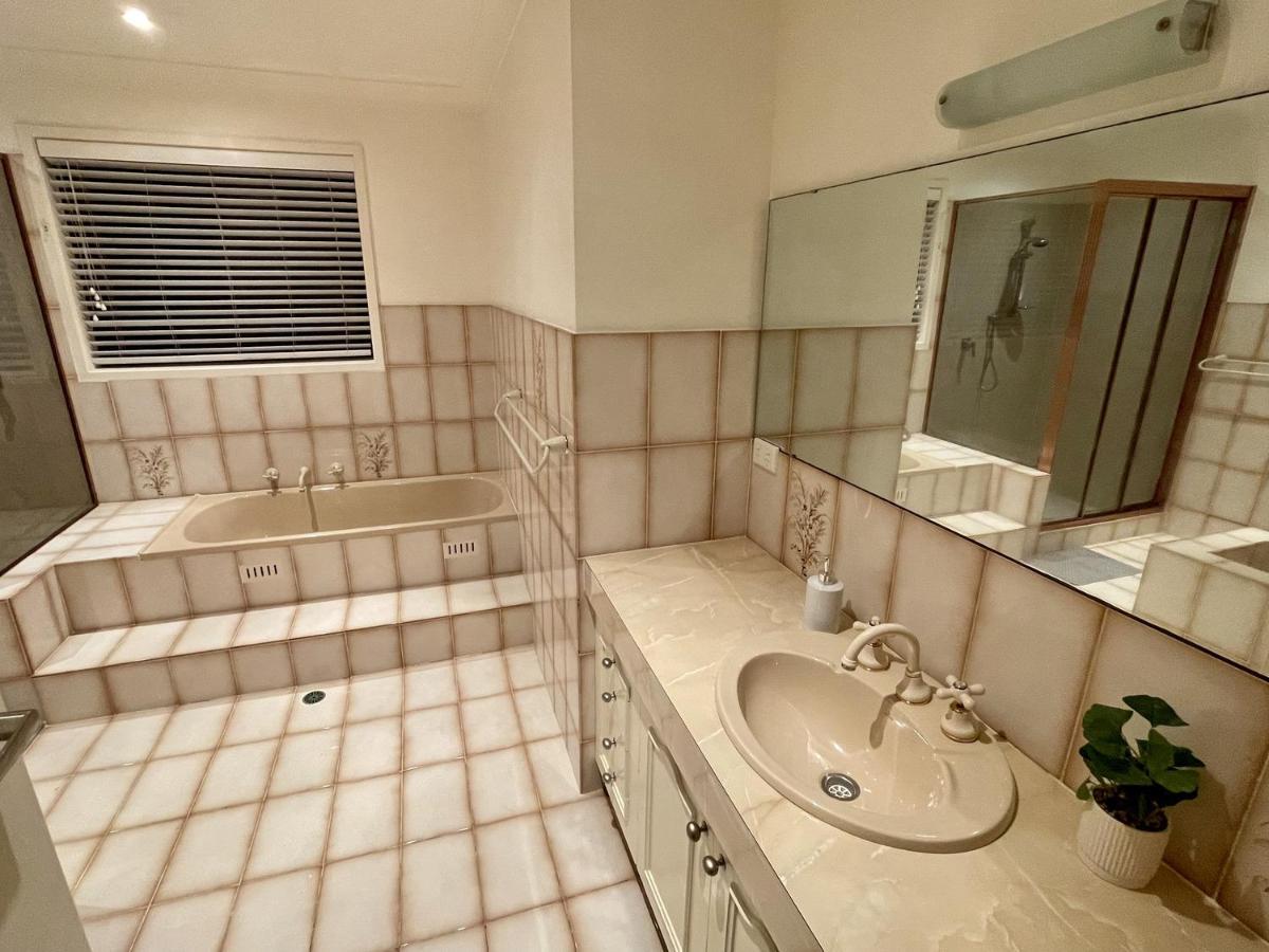 Holiday home Spacious 4br Getaway With Panoramic Water & Mountain View Green Point