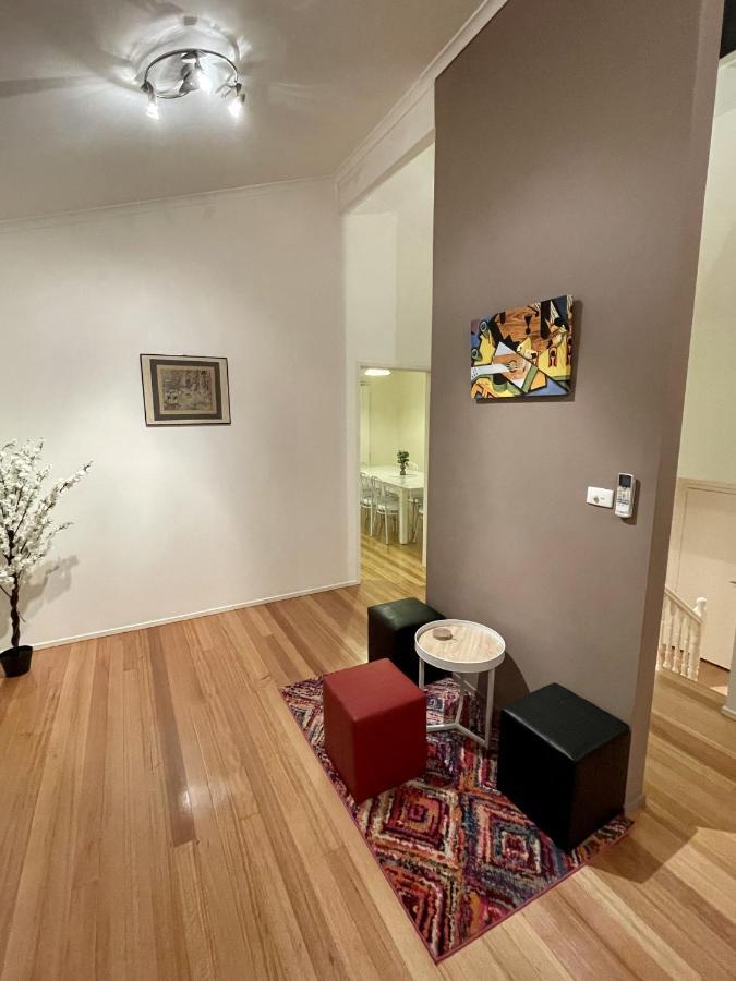 Spacious 4br Getaway With Panoramic Water & Mountain View Holiday home