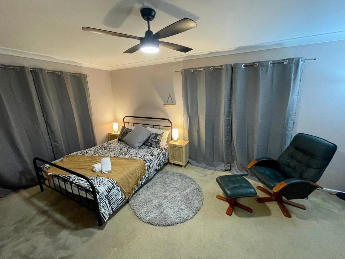 Spacious 4br Getaway With Panoramic Water & Mountain View Holiday home