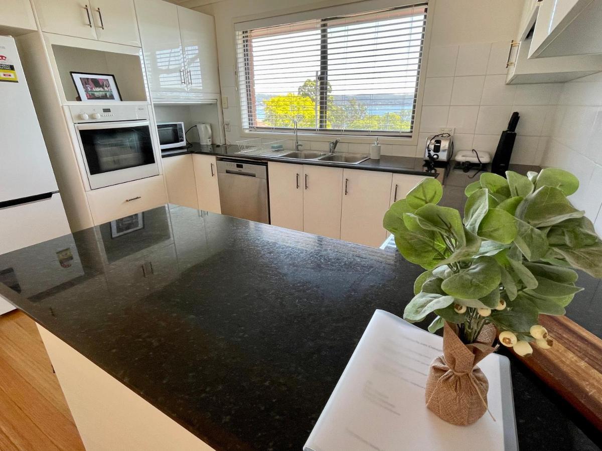 Spacious 4br Getaway With Panoramic Water & Mountain View