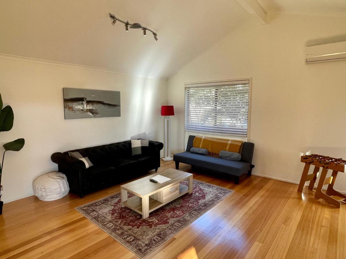 Spacious 4br Getaway With Panoramic Water & Mountain View *
