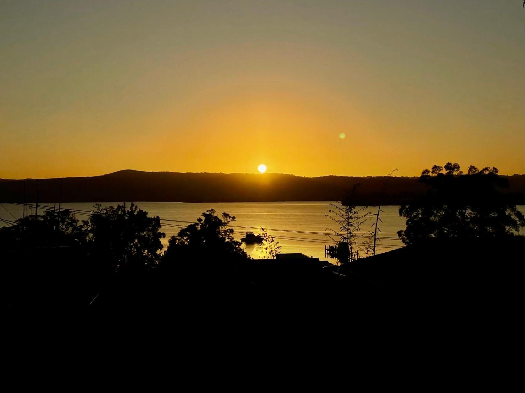 Spacious 4br Getaway With Panoramic Water & Mountain View Holiday home